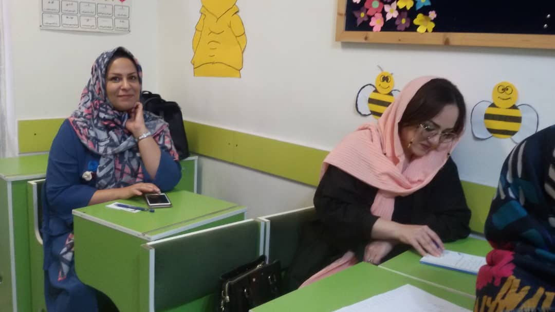 برگزاری جلسه دیدار اولیا با آموزگاران